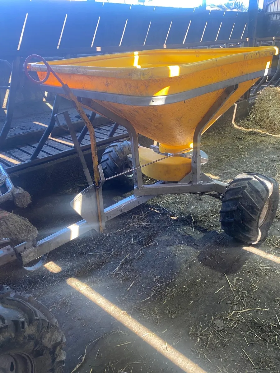 Quad fertiliser spreader - Image 4