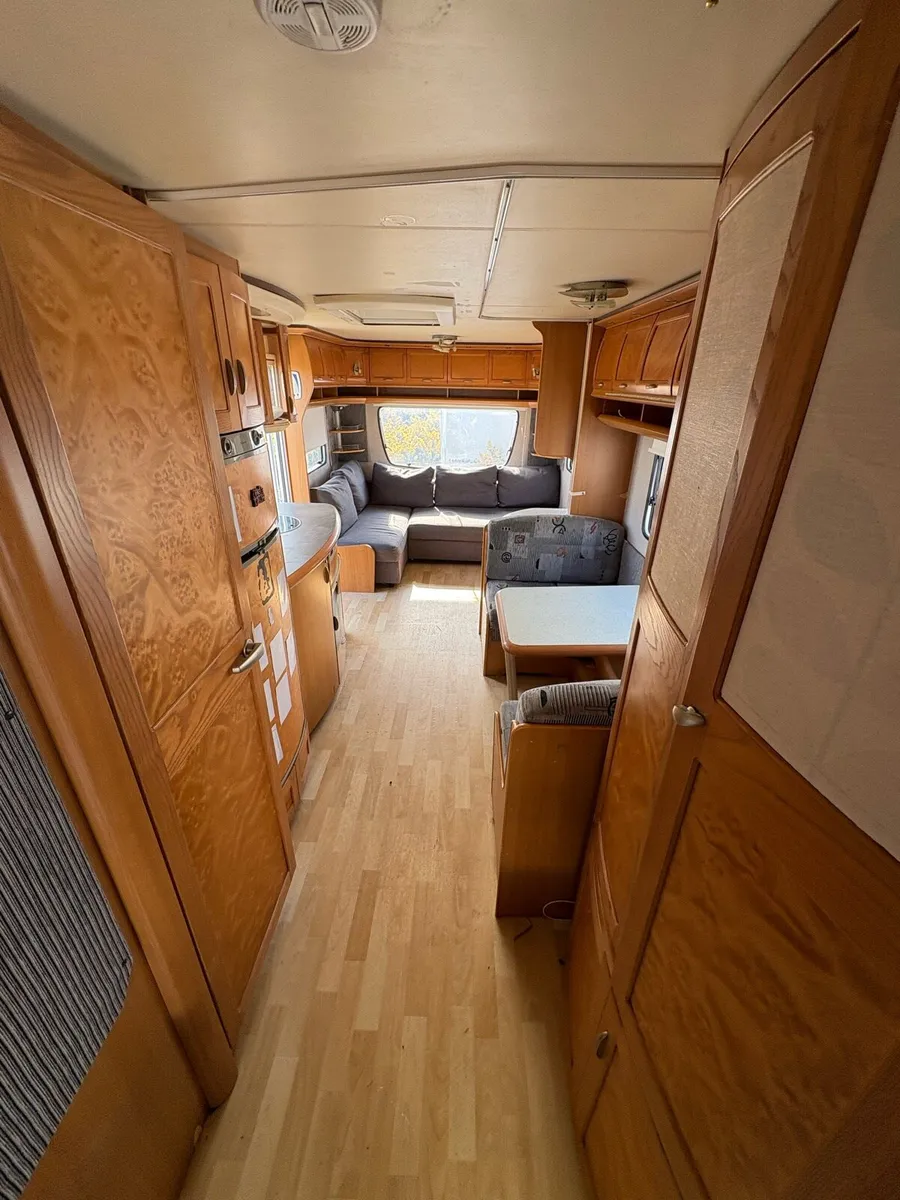 2009 hobby 6 berth fixed bed caravan - Image 4