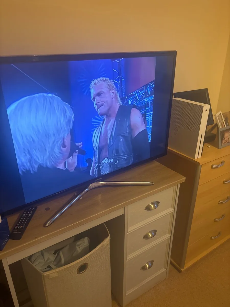 Tv and Xbox - Image 1