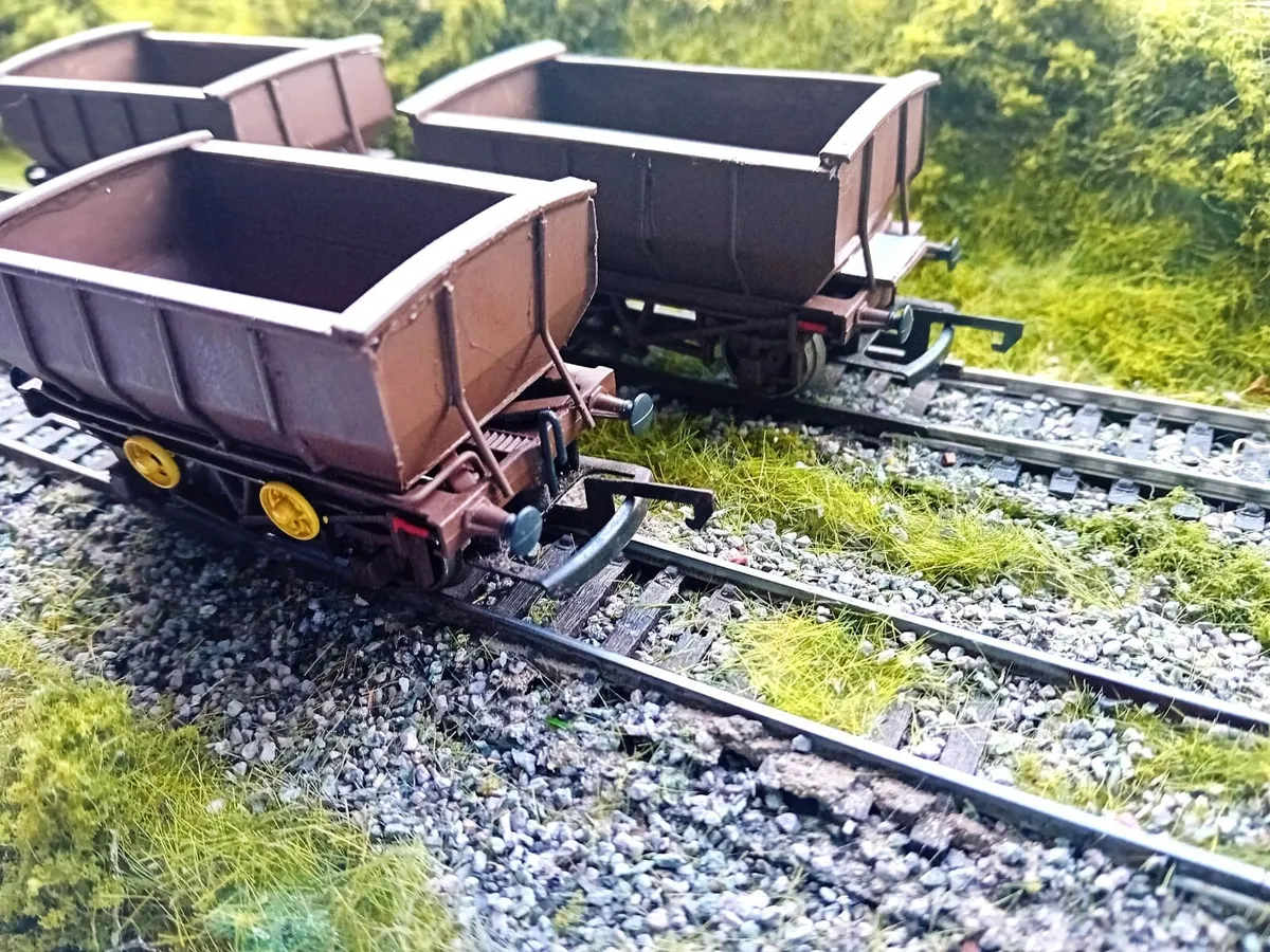 MODEL RAILWAY  IRISH  BALLEST  WAGONS - Image 2