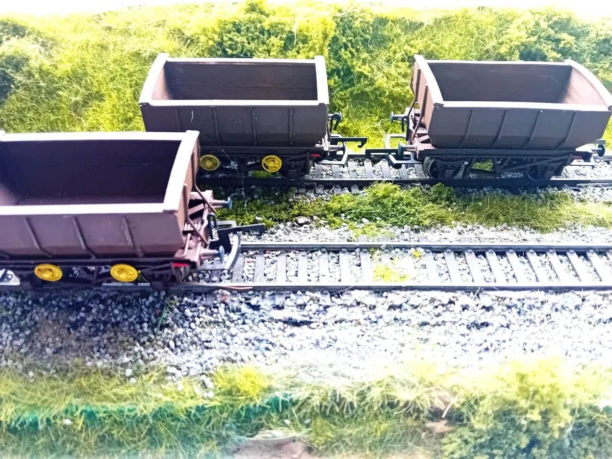 MODEL RAILWAY  IRISH  BALLEST  WAGONS - Image 4