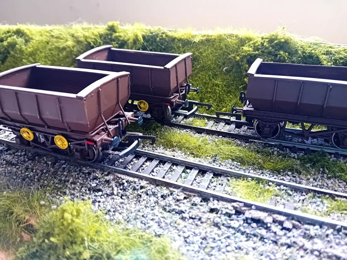 MODEL RAILWAY  IRISH  BALLEST  WAGONS - Image 1