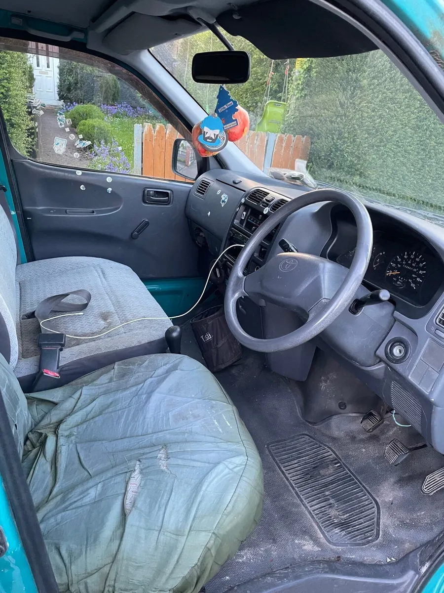 Toyota HiAce - Image 3