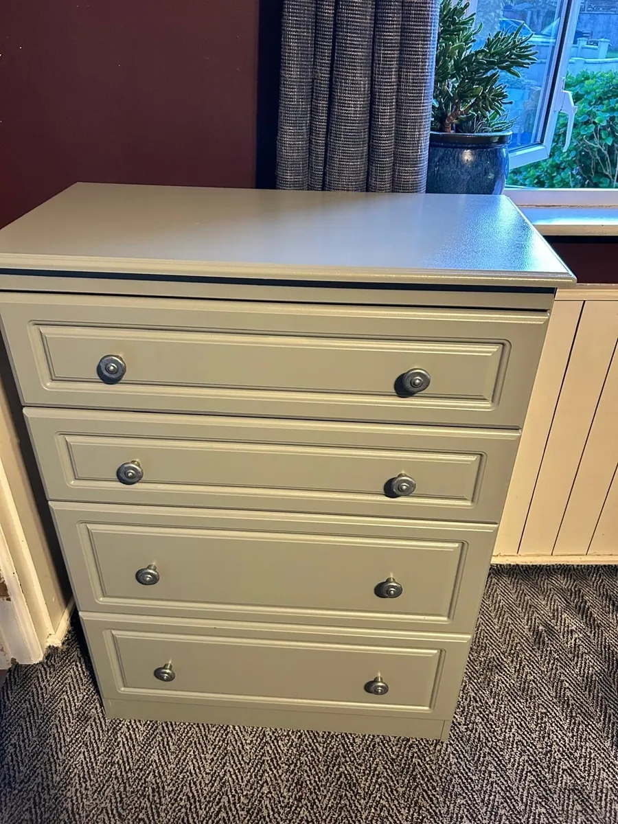 Chest of drawers - Image 1