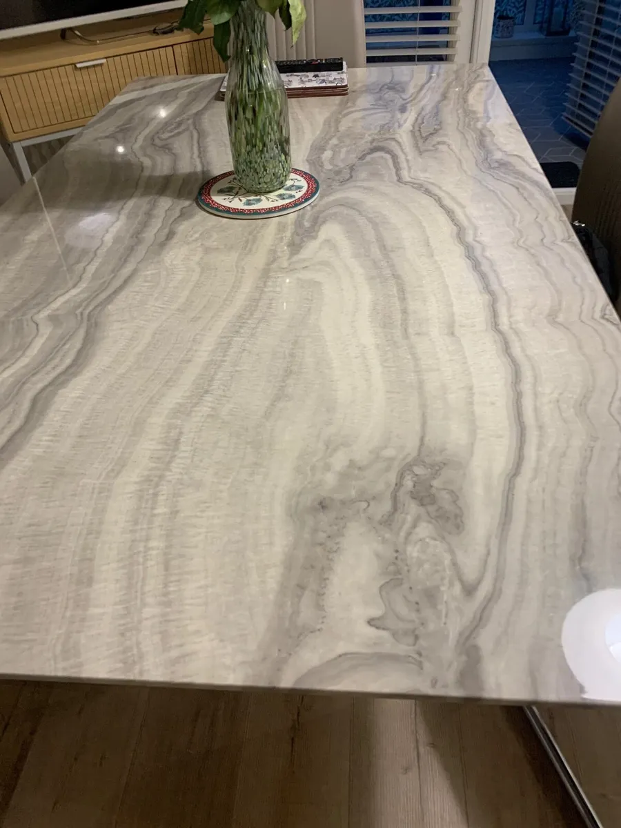 Table and six chairs - Image 4