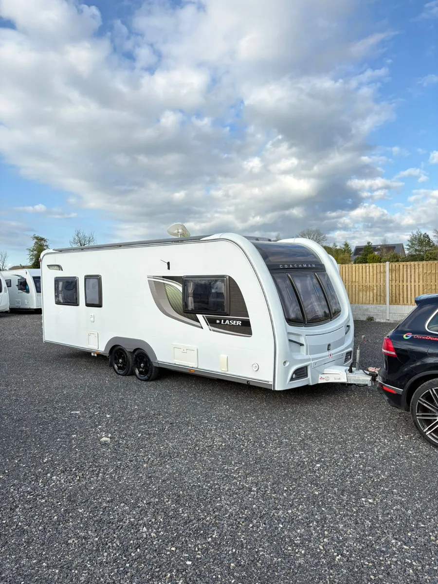 Coachman 6 berth high end rare layout caravan - Image 3