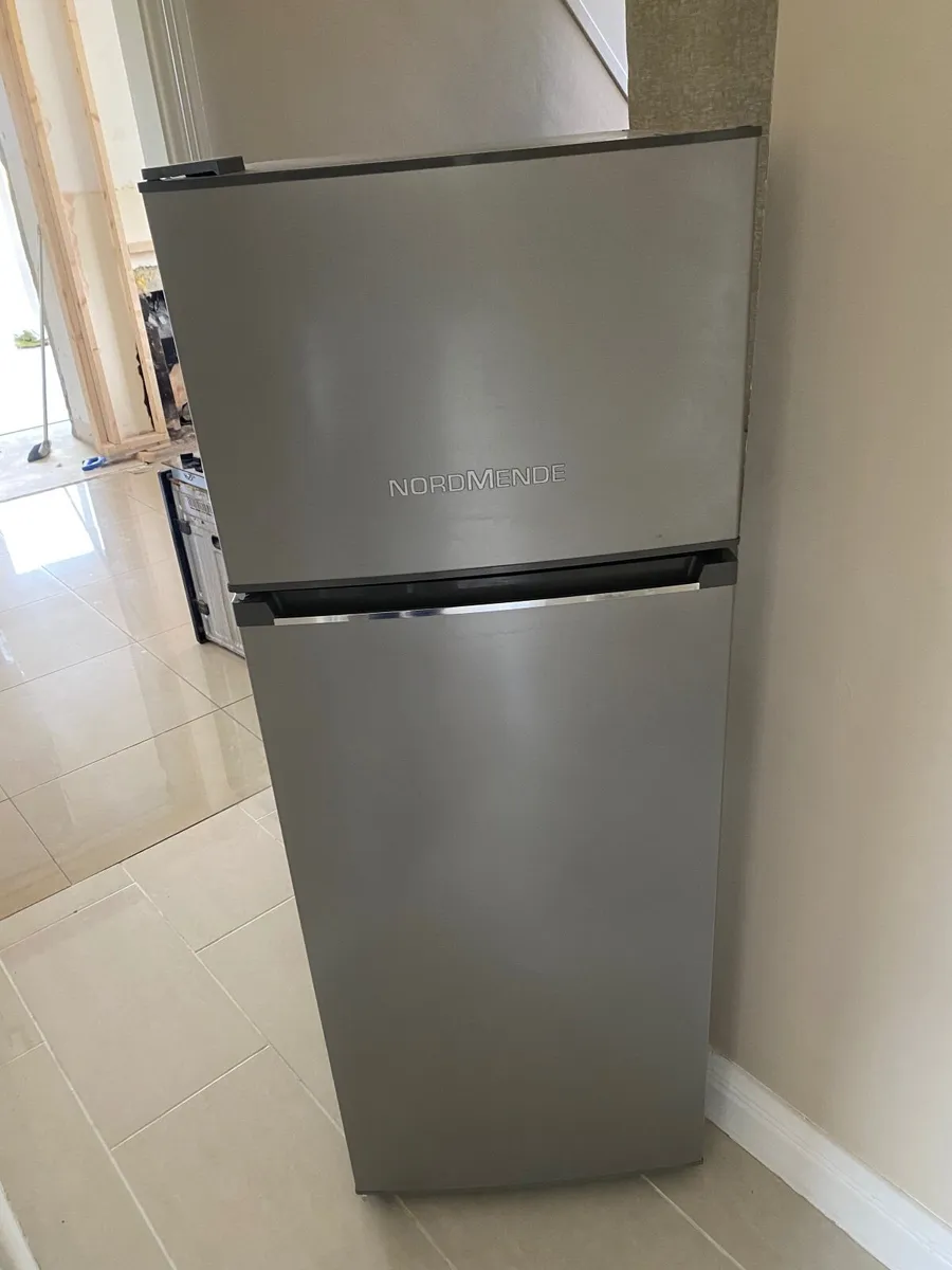 Fridge freezer and washing machine - Image 1