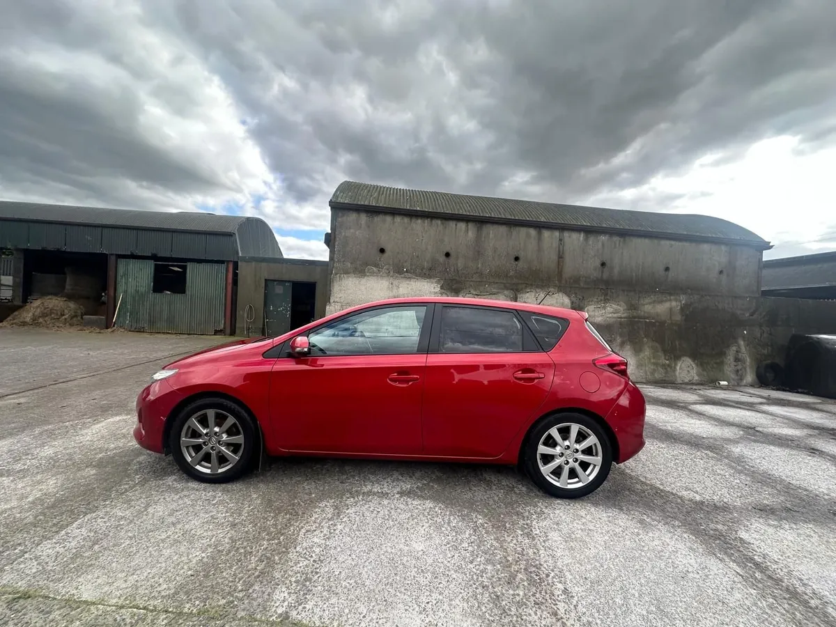 Toyota Auris 2015 - Image 1