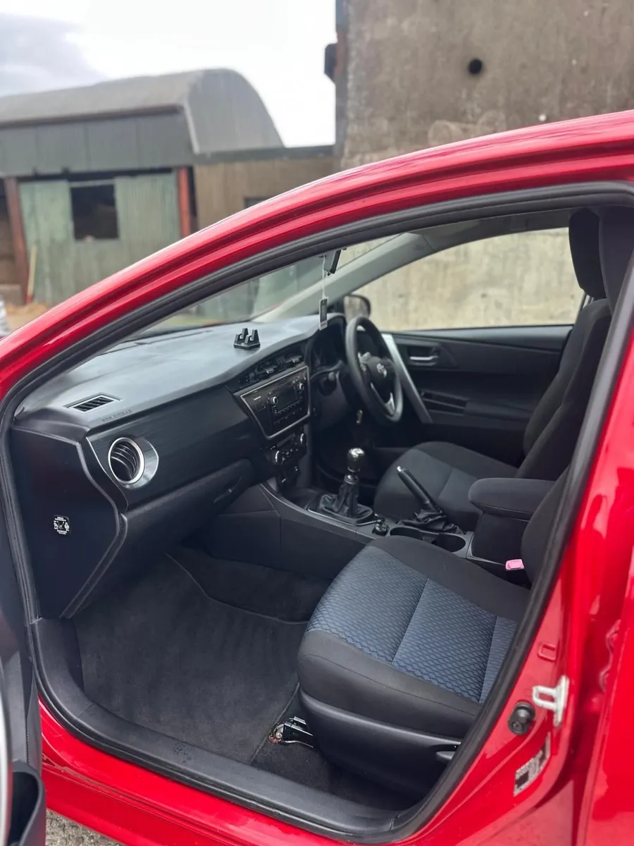 Toyota Auris 2015 - Image 3