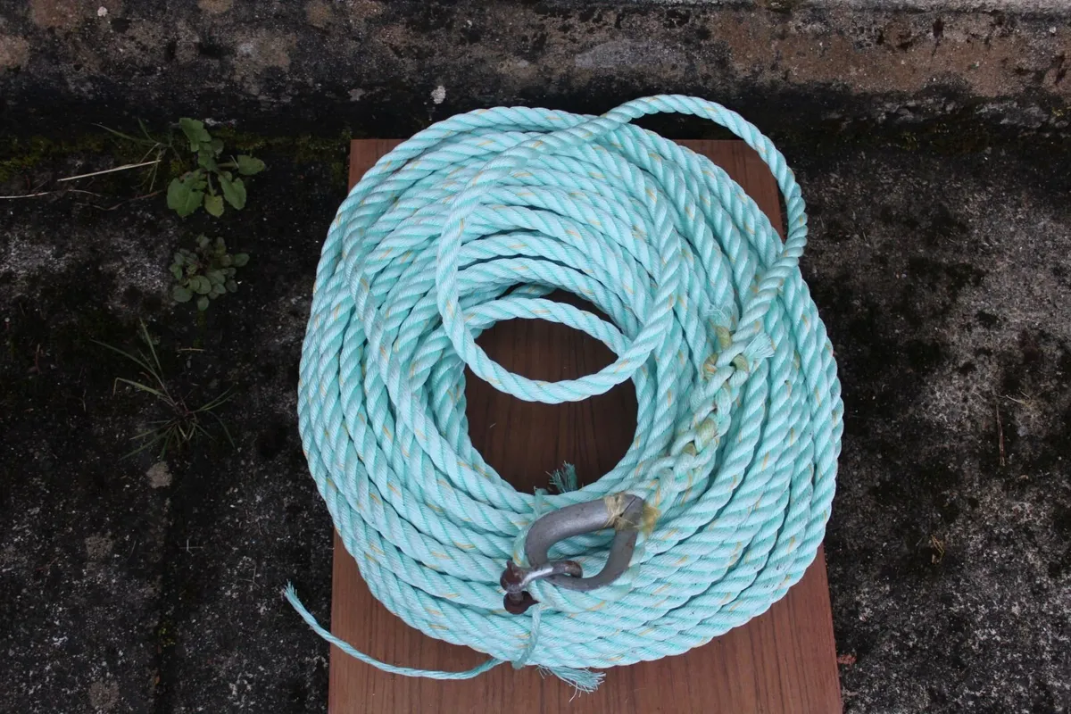Rope with Galvanised Eye and small shackle - Image 1