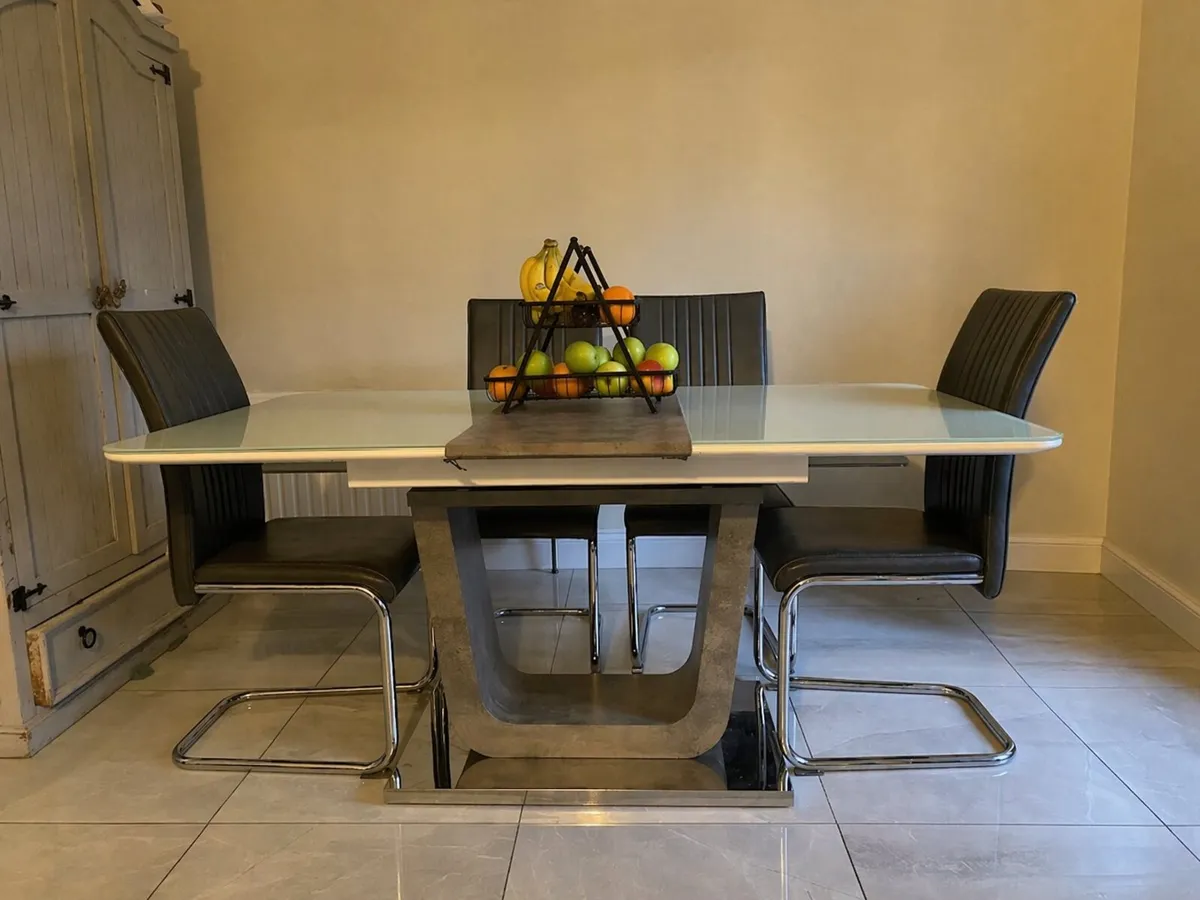 Extendable Table and Chairs (x6) - Image 1