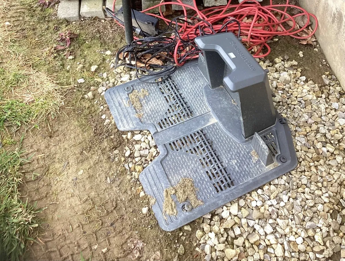 Luba 2 Robot lawnmower  - 1.25 acre mowing area - Image 4