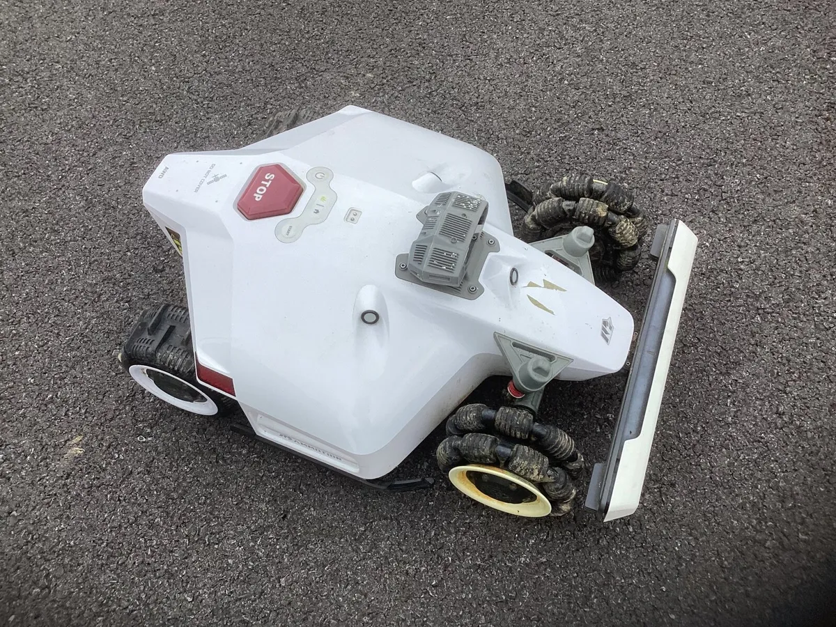 Luba 2 Robot lawnmower  - 1.25 acre mowing area - Image 1