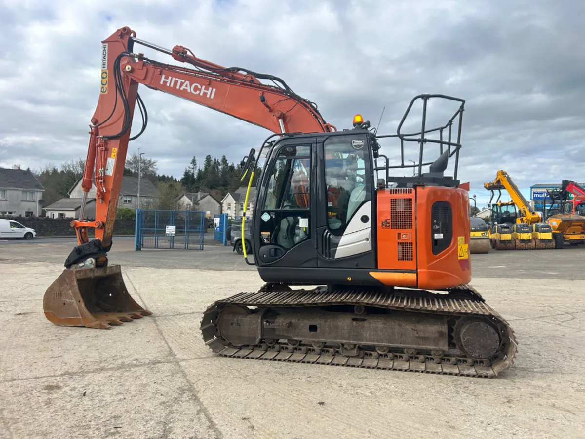 2020 Hitachi ZX135 3810Hrs Rotational Piping - Image 4