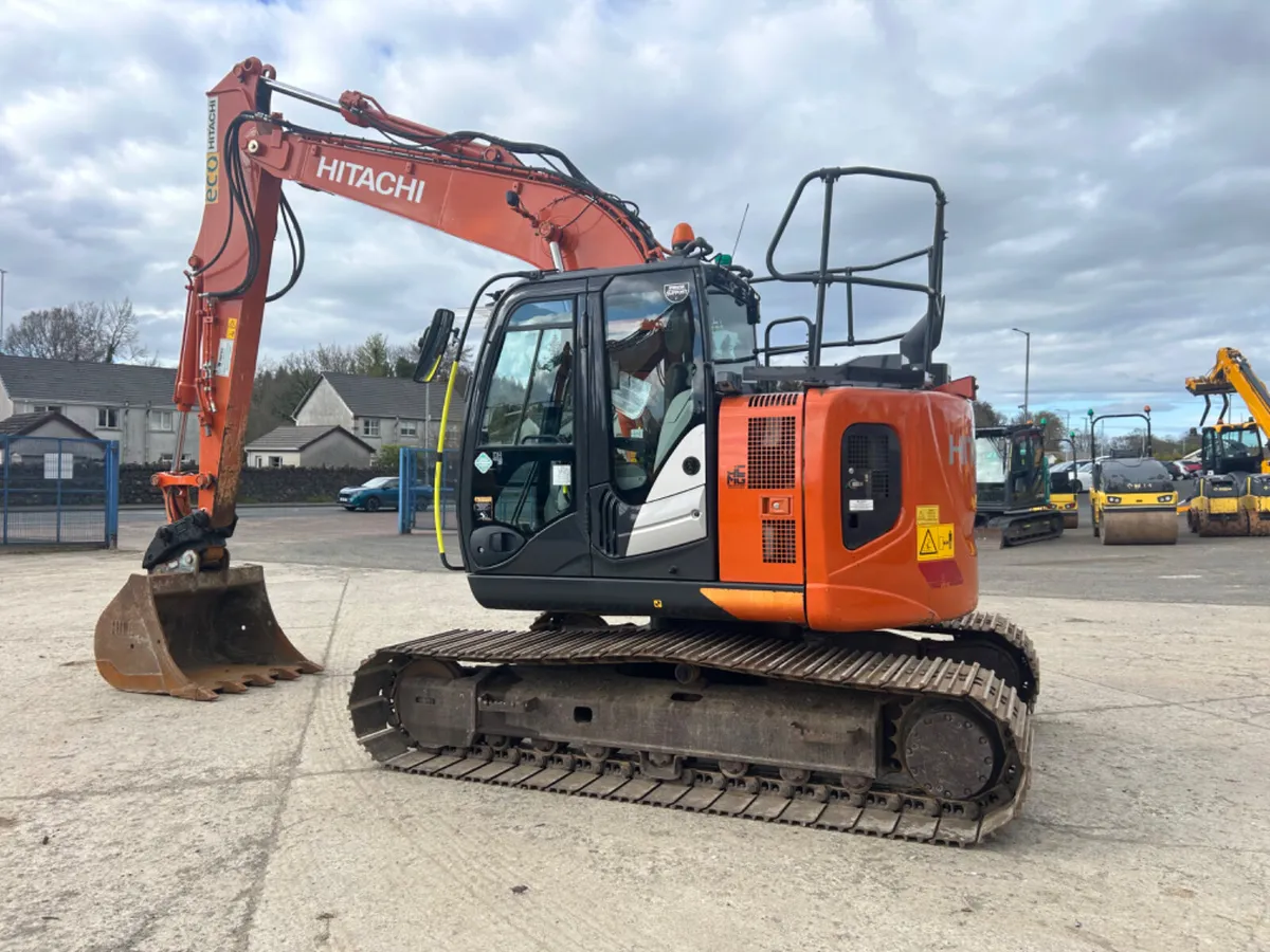 2020 Hitachi ZX135 3810Hrs Rotational Piping - Image 3