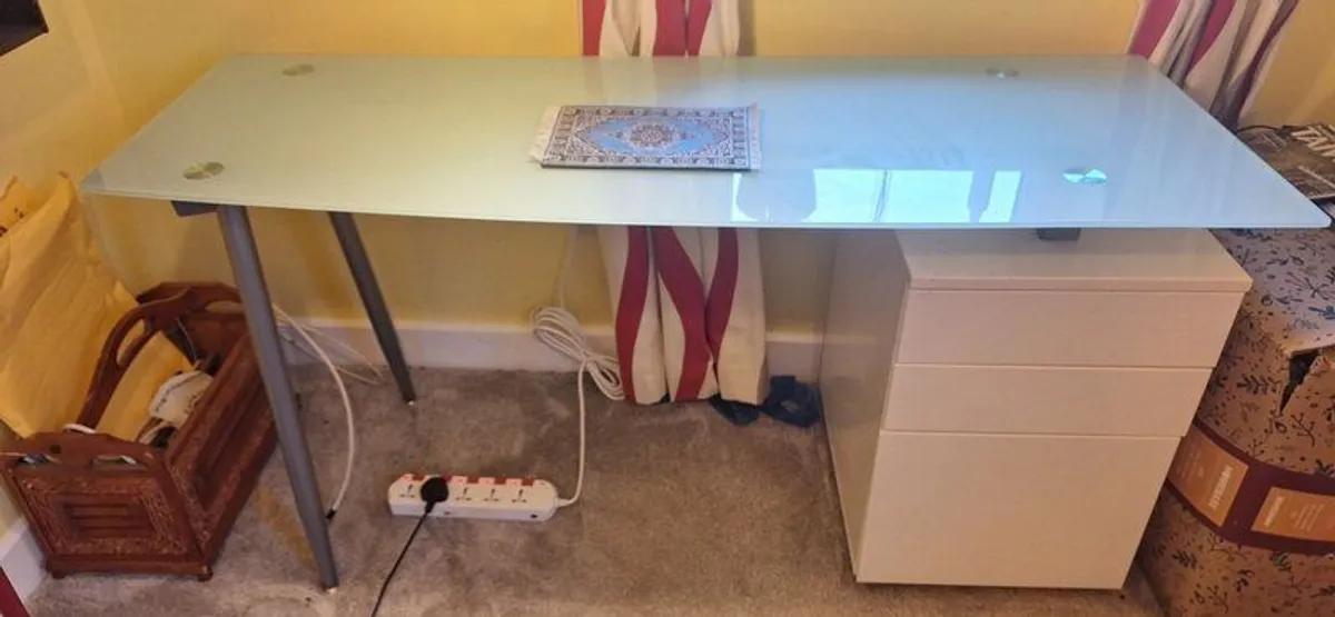 Computer table & chair & lamp - Image 4