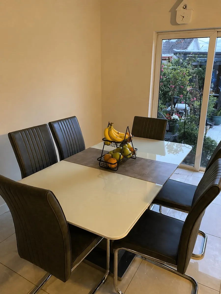 Extendable Table and Chairs (x6) - Image 3