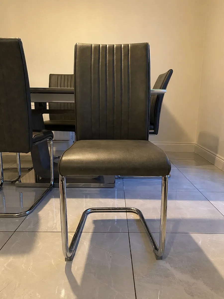 Extendable Table and Chairs (x6) - Image 4