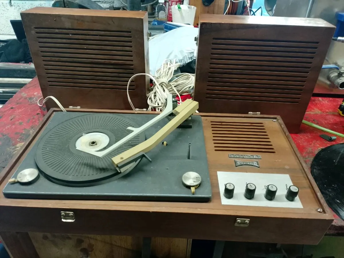 Vintage stereo - Image 1