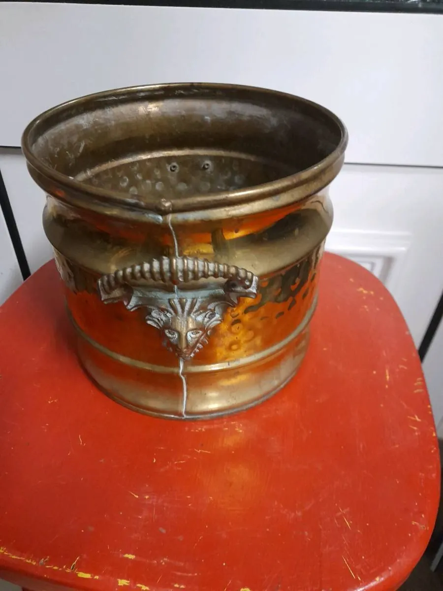 Old brass pot - Image 1