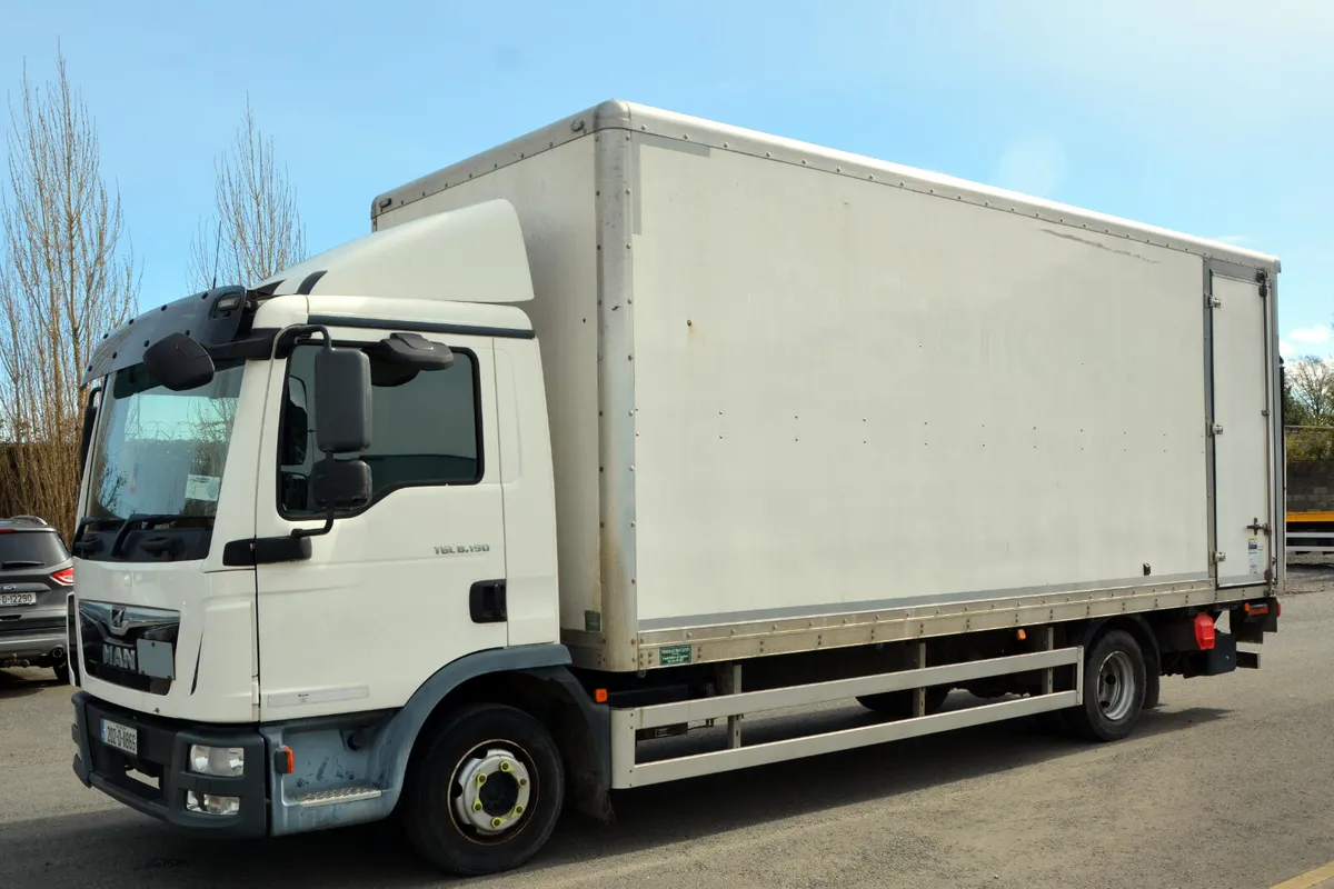 MAN TGL 20' Box & 1.5T Tail Lift - Image 1