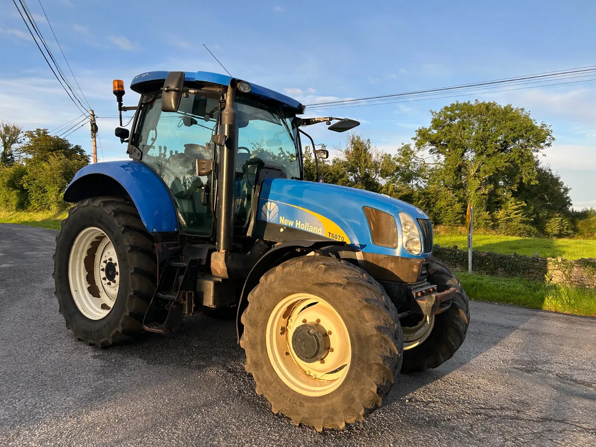 2009 New Holland T6070 - Image 1