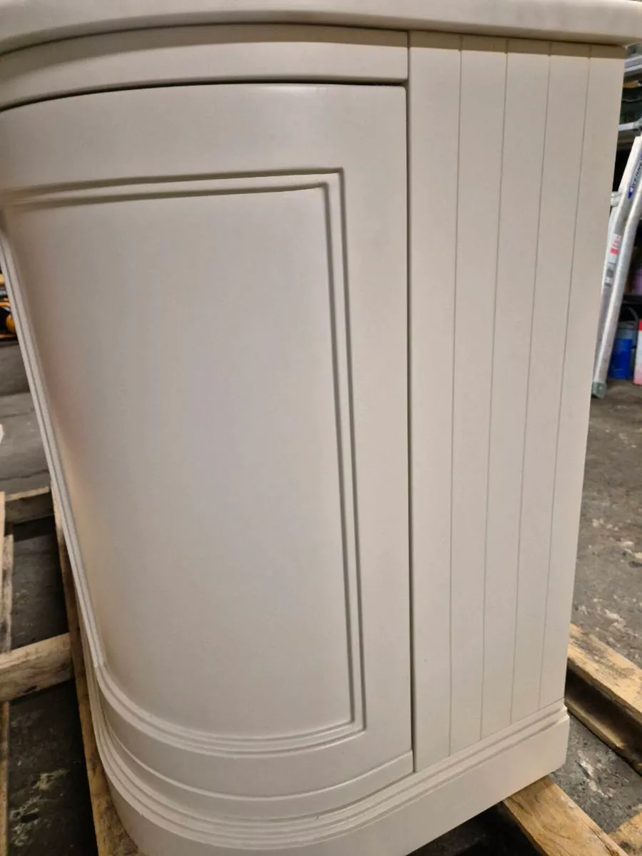 Bathroom vanity unit - Image 3