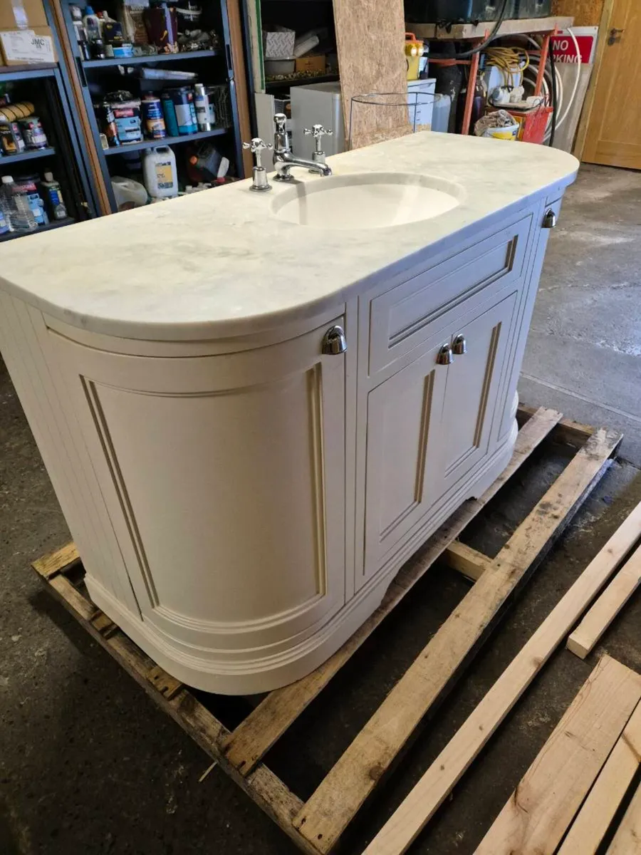Bathroom vanity unit - Image 1