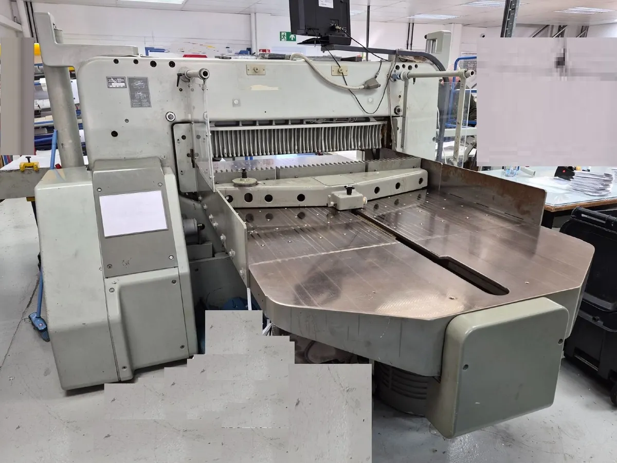 Polar 137 Paper Guillotine - Image 2