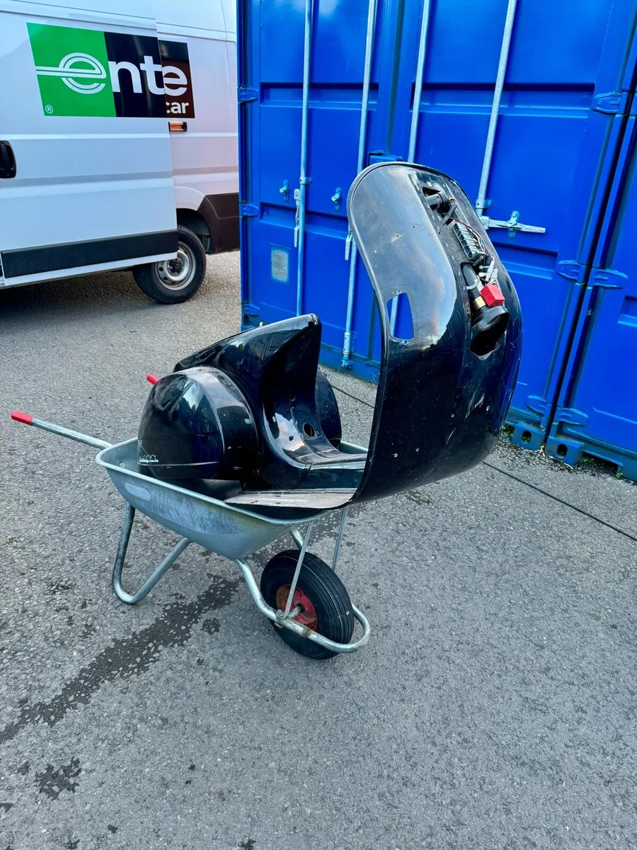 Vespa PX200 Project - Image 1