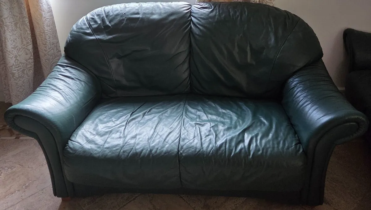 3 Piece Nicoletti Green Leather Sofa Set For Sale - Image 4