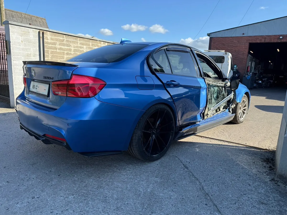 BMW 320d M-Sport damaged - Image 3