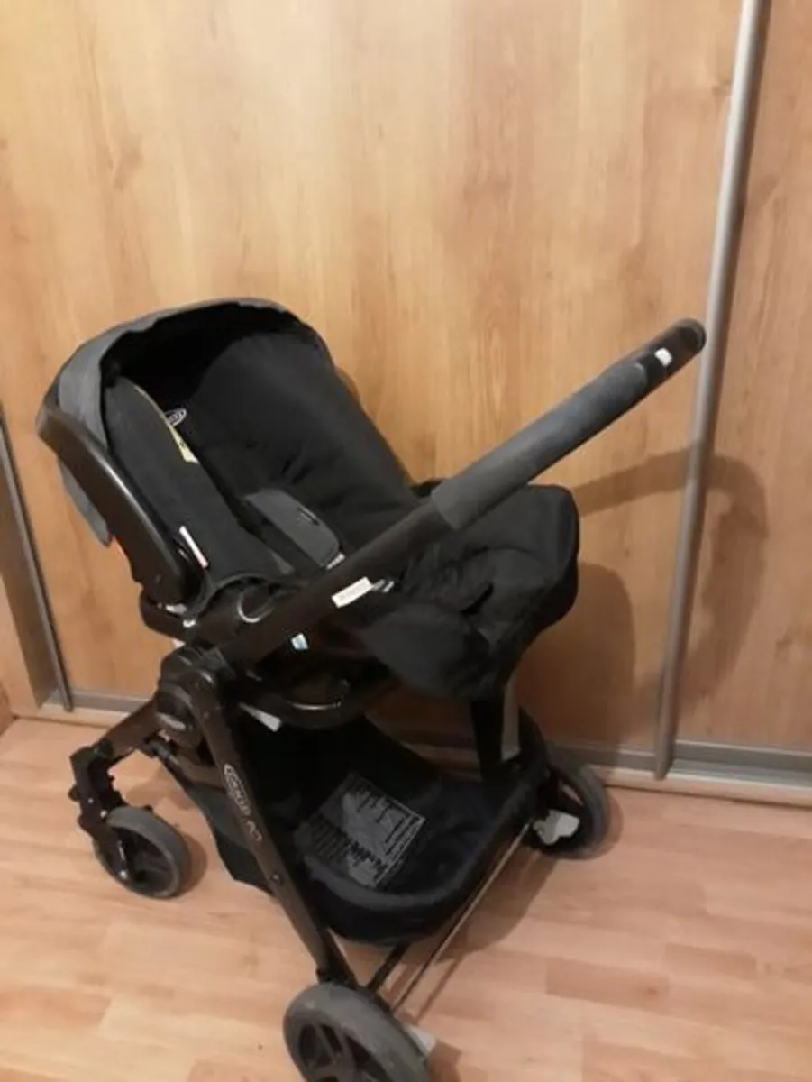 Graco Evo travel system (pram/car seat) - Image 3
