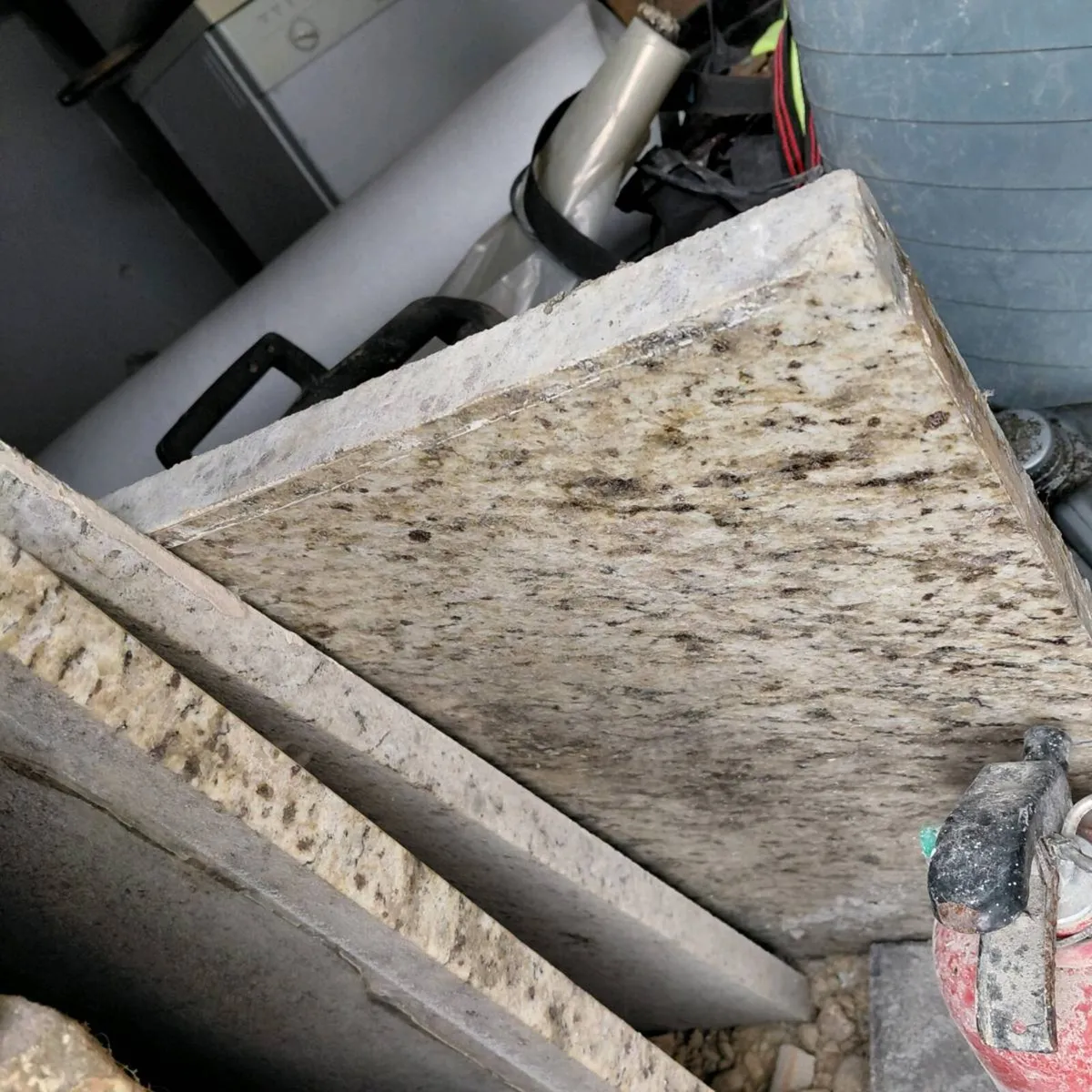 Kitchen units and stone counter tops - Image 1