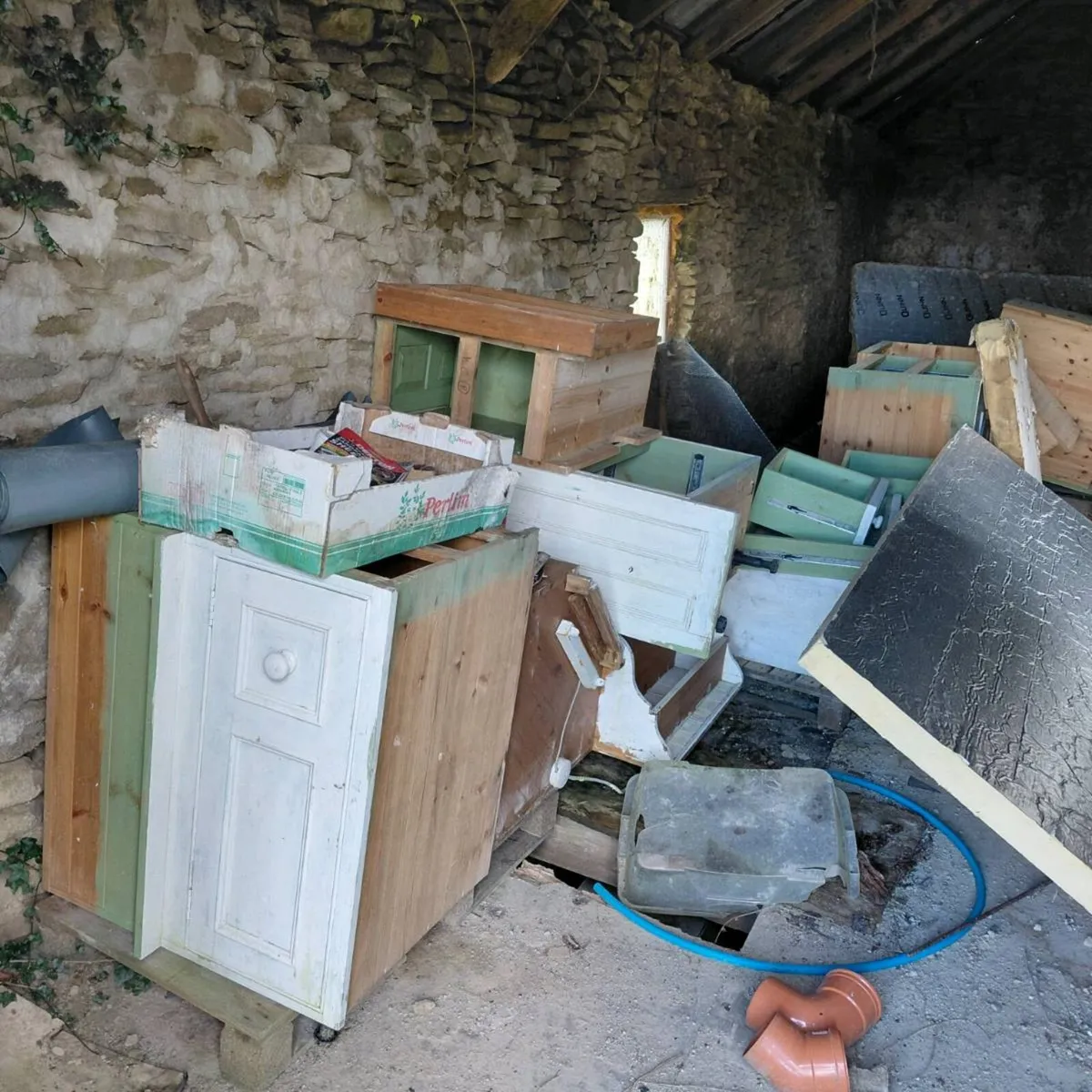 Kitchen units and stone counter tops - Image 2