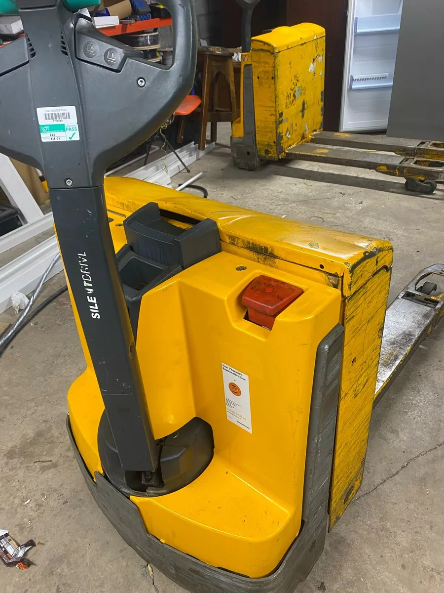 Jungheinrich electric pallet truck - Image 2
