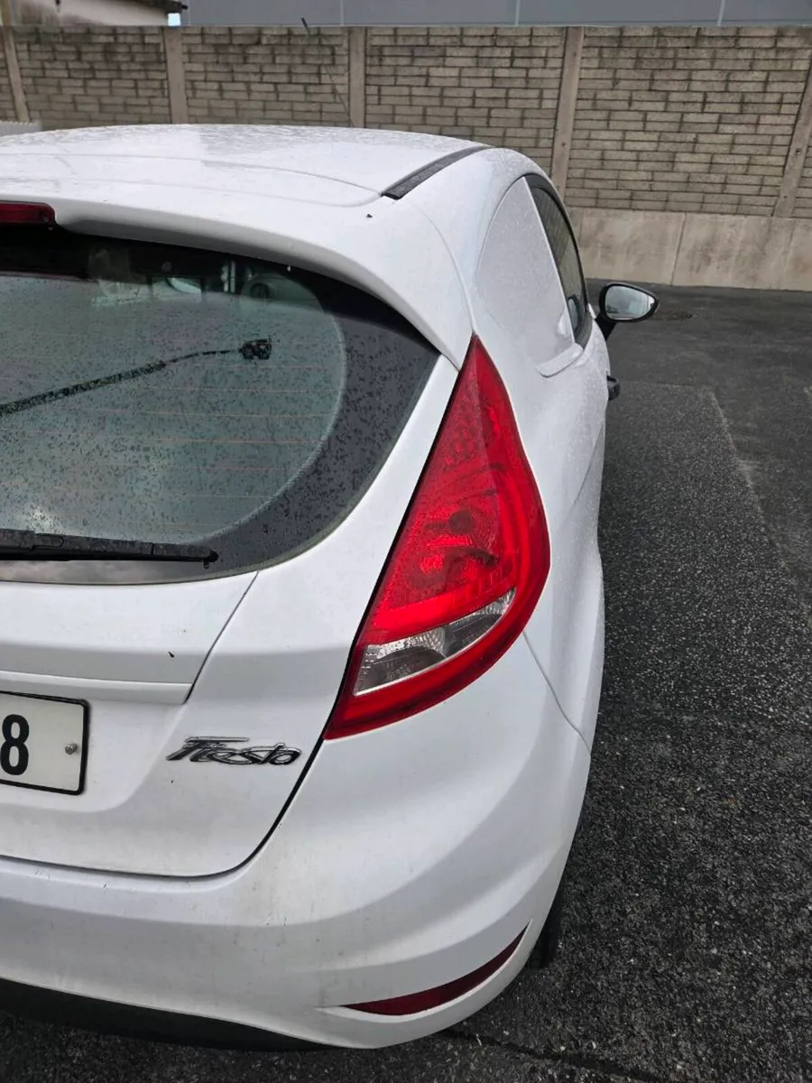 Ford fiesta van - Image 2