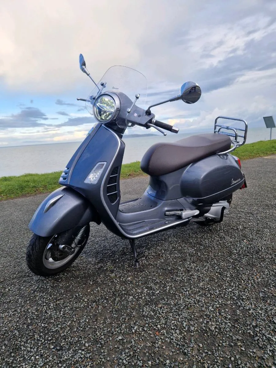 Vespa GTS 300 - Image 1