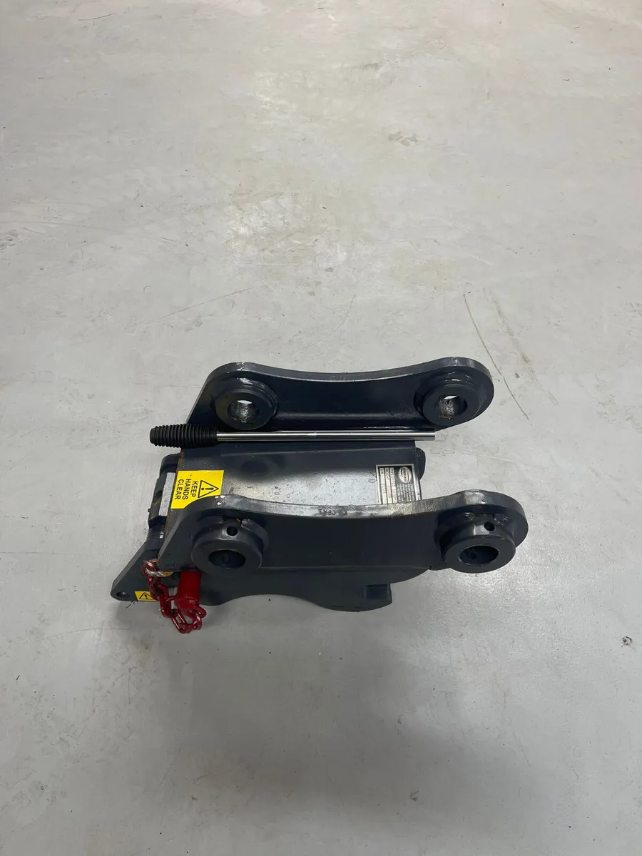 Strickland 4-5t Spring Hitches - Image 1