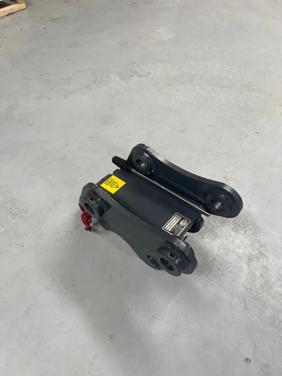 Strickland 4-5t Spring Hitches - Image 2