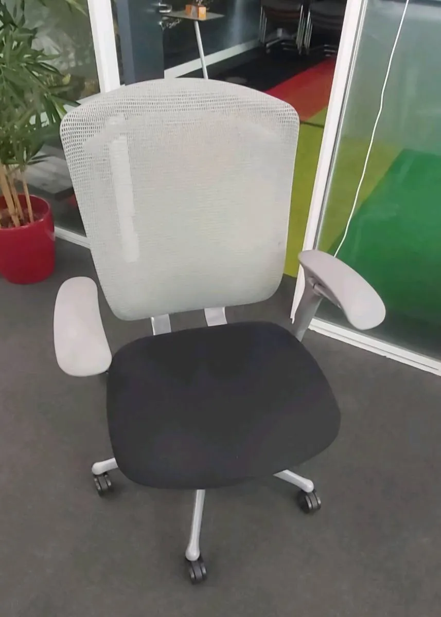 7 Premium Office Chairs, Contessa/Teknion - Image 1