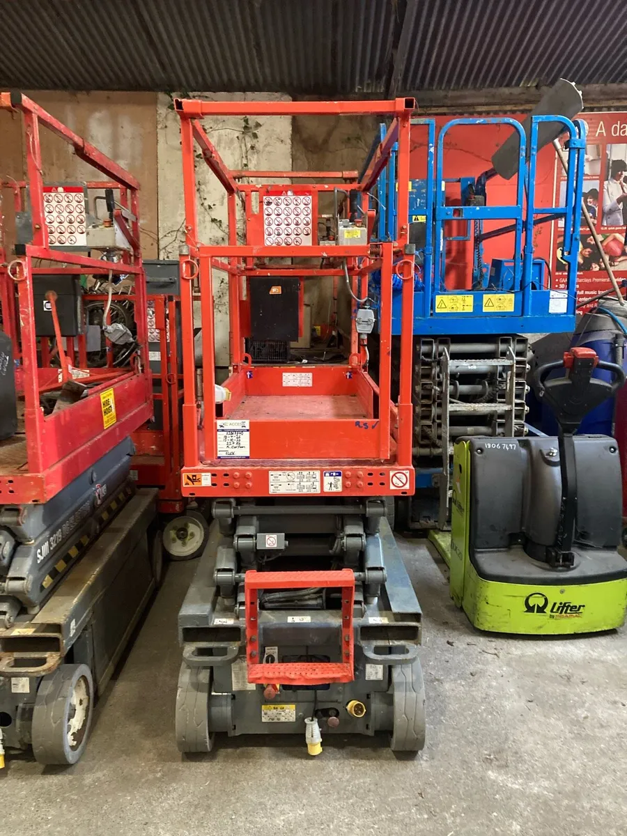 Skyjack Scissor Hoist - Image 3