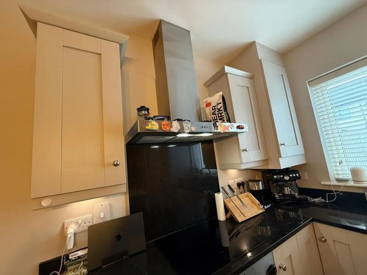 Complete Kitchen with Quartz Worktops & all appliances - Image 3