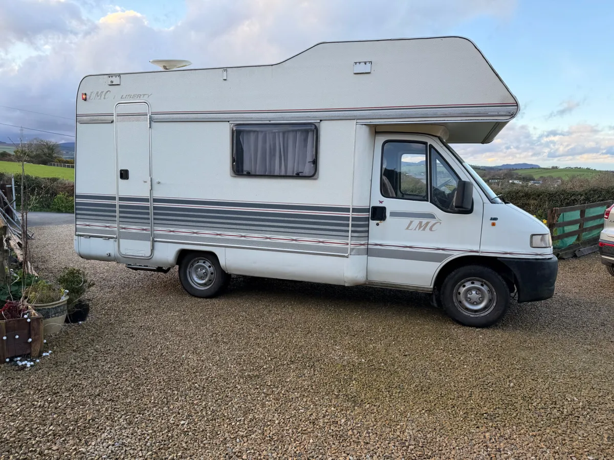 LMC CAMPER 1998 4 bed - Image 1