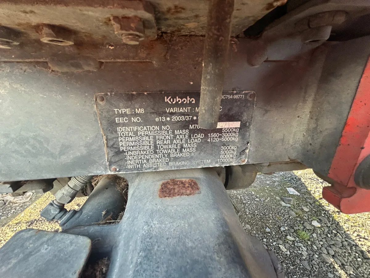 2011 Kubota M7040 tractor and loader - Image 4