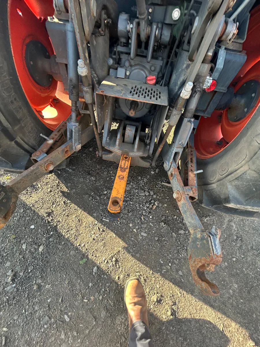 2011 Kubota M7040 tractor and loader - Image 3