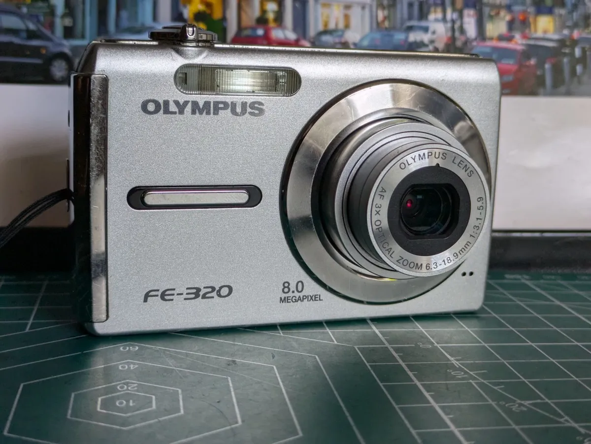 Olympus FE-230 8MP CCD🌈 compact camera - Image 1