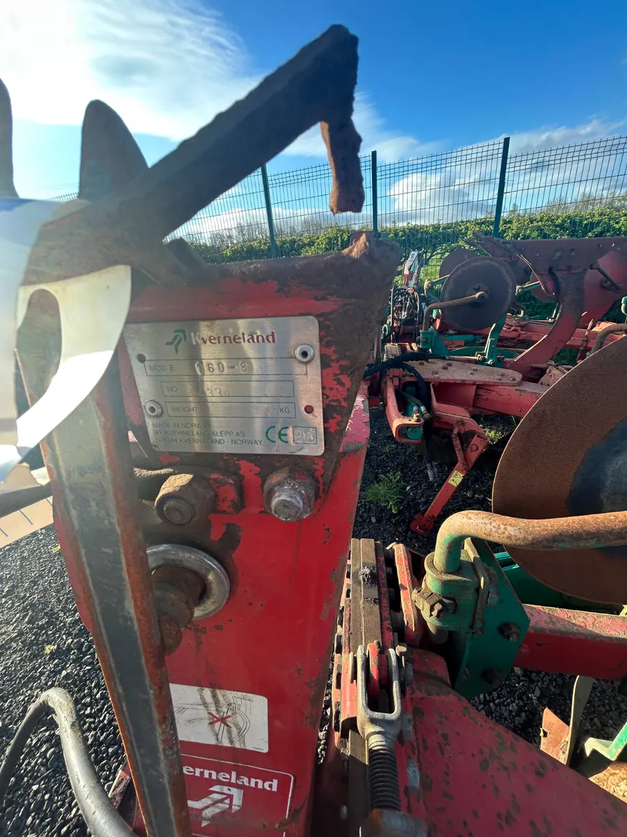 Kverneland model E 4 furrow reversible plough - Image 2