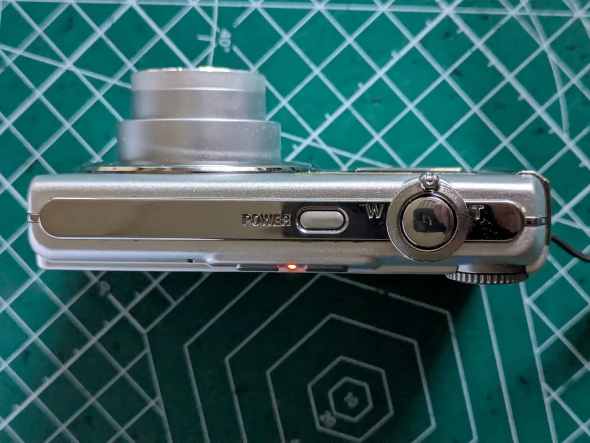 Olympus FE-230 8MP CCD🌈 compact camera - Image 3