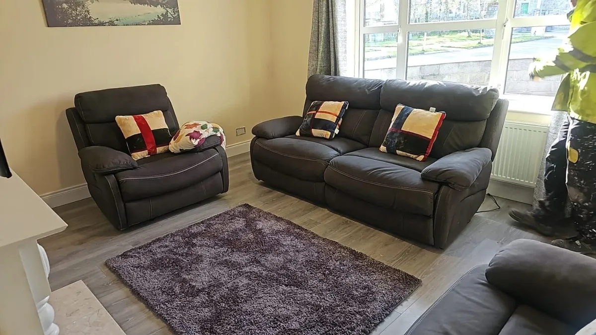 Electric recliner couches - Image 2